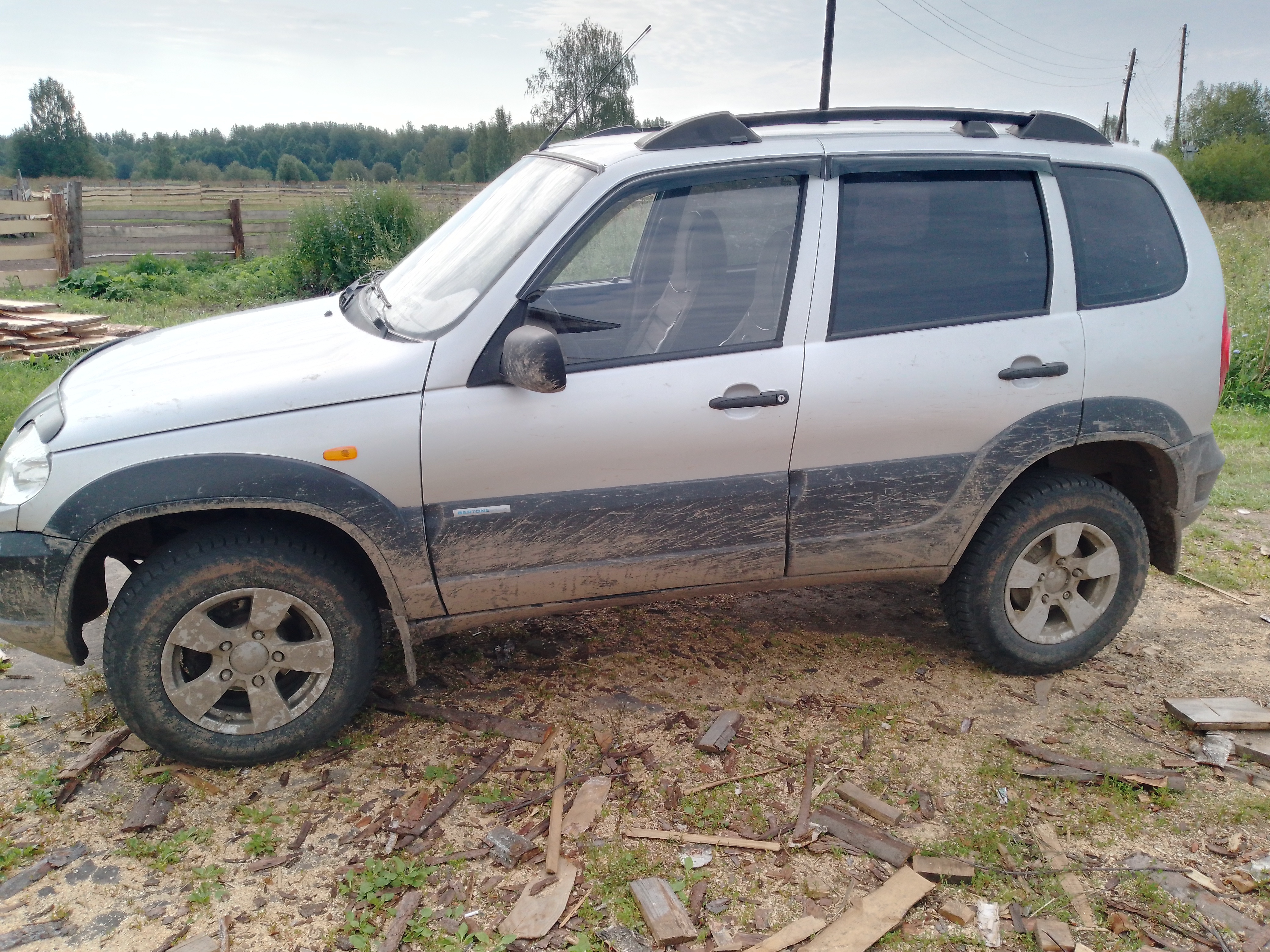 Chevrolet Niva 212300